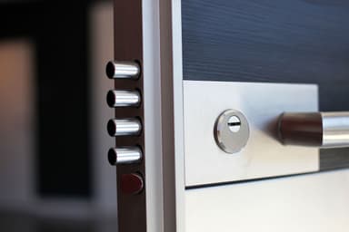 Voir nos services de Remplacer / installer une serrure